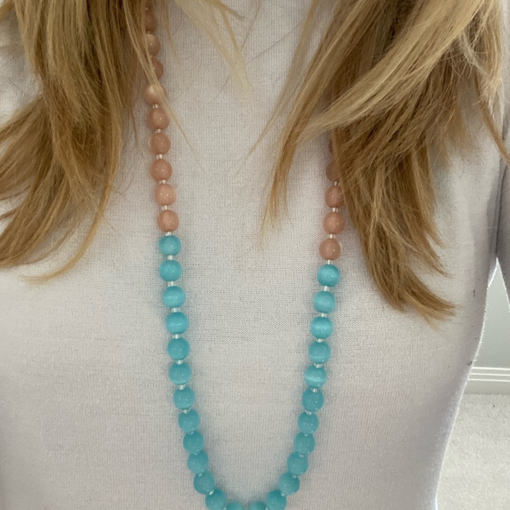 Blue and white ombré beaded necklace.